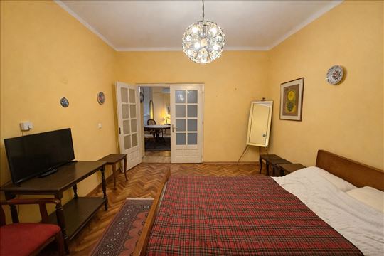 Dvoiposoban Salonski Stan 64m2 -Centar, Useljiv 