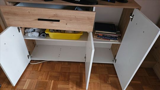 HITNO prodajem komodu