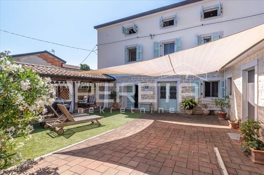 Istra, Poreč okolica - Kamena kuća s dvorištem