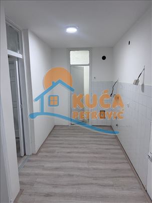 Izdaje se stan na Bulevaru Nemanjića