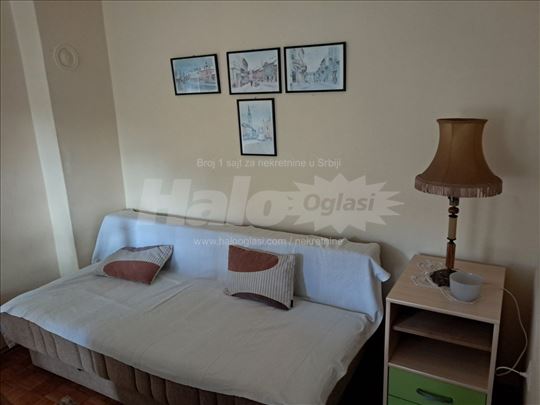 Izdajem jednosoban stan