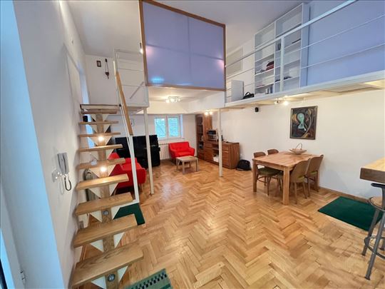 Lep stan sa galerijom, Studentski Trg