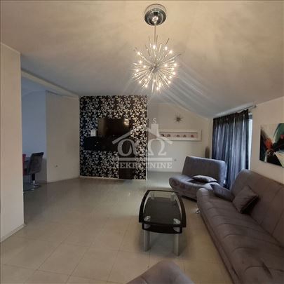 Luksuzan trosoban stan u blizini BIG Fashion-a, sa