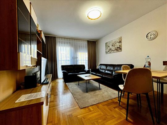 LUX jednoiposoban stan na Sajmu