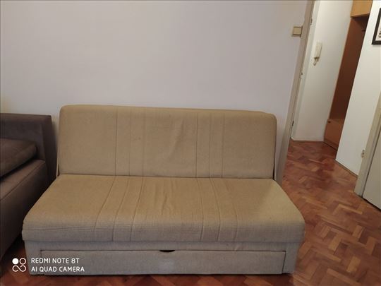 Mojca trosed na razvlačenje