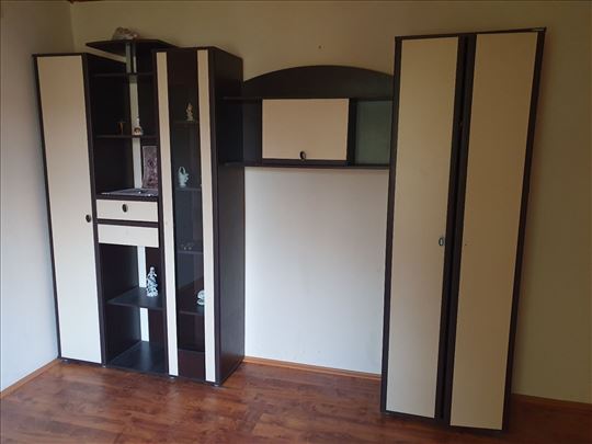 Polica za dnevnu sobu