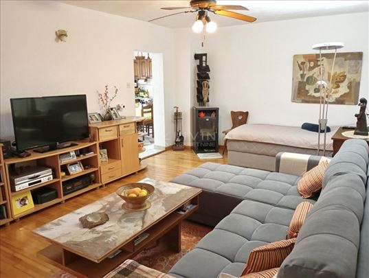 Porodična kuća 270 m² na 20 ari + plac od 118 ari