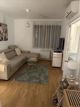 Praktičan stan u Zelenoj aveniji sa parking mestom