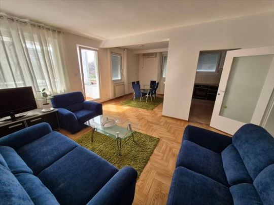 Prostran, kompletno renoviran 4.0 stan, ID 3522