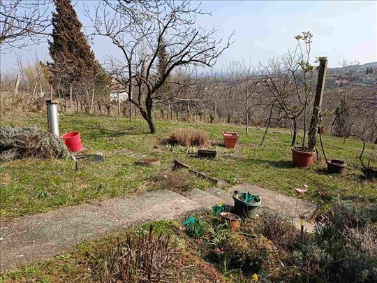 Sr.Karlovci,Zanoš plac 1250m2+objekat 17m2 HITNO!