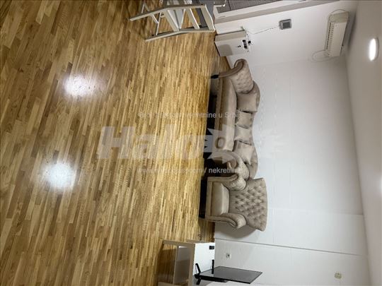 Trosoban stan slobodan za izdavanje