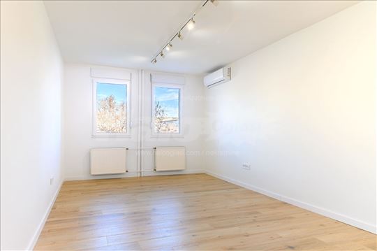 3 GARAŽE |Lux Ordinacija-Office| Arena