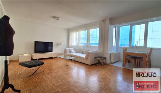 Bulevar, 60m2, Dvosoban, Renoviran može Dvoiposoba