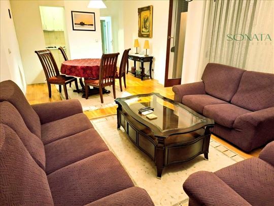 Četvorosoban stan-Crveni krst