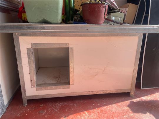 Dve kućice za pse na prodaju – povoljno