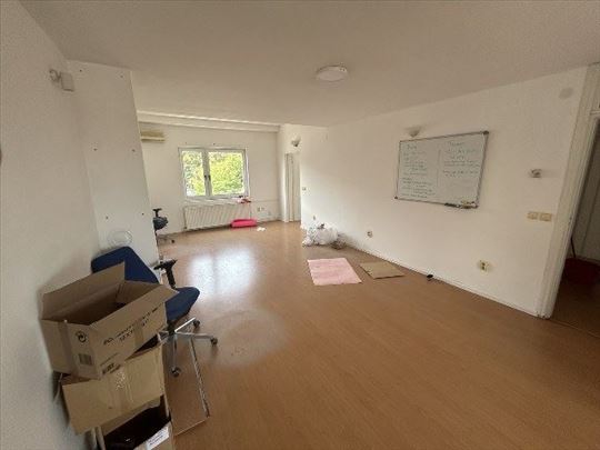 Esad Pašina, 180m2, na dva nivoa, 4 kancelarije