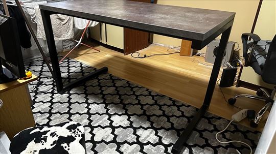 Hitna prodaja rucno radjen sto kvalitet i stolica