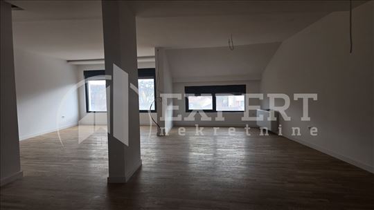 Izdaje se poslovni prostor 140m2 plus terasa 55m2