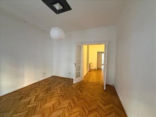 IZUZETNA ponuda!Vračar,može i kao poslovni prostor