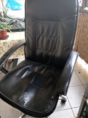 kancelarijska fotelja /stolica crna