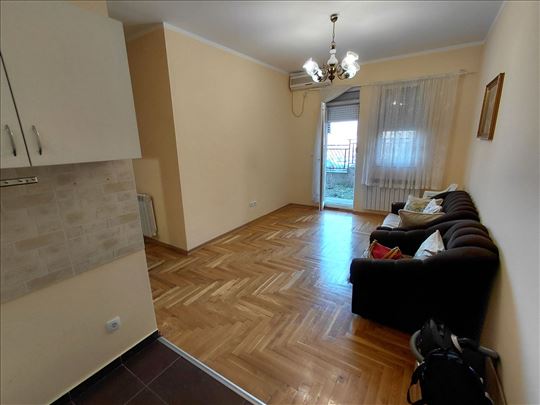 Lep jednoiposoban, kod Velefarma, 38+22