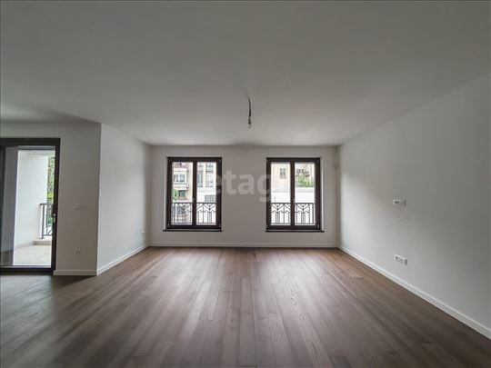 Luksuzna zgrada sa bazenom i spa centrom