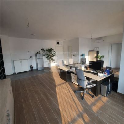 Lux poslovni Apartman Hala pionir 62 m2