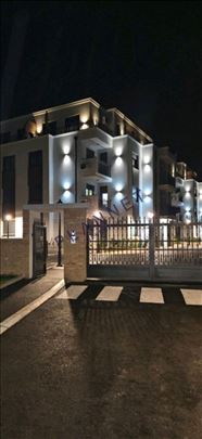 Nov- namešten - izuzetno funkcionalan - investicij