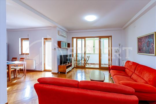 Odličan komforan četvorosoban stan 102m2, centar 