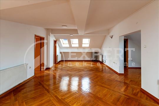 Odličan komforan trosoban stan 124m2, centar - kod