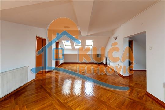 Odličan komforan trosoban stan 124m2, centar - kod