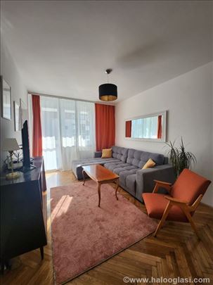 Odmah useljiv, pet friendly, parking, lep