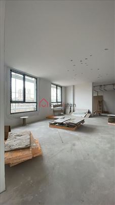 Prometna ulica. Izlog. Dvostrana orijentacija