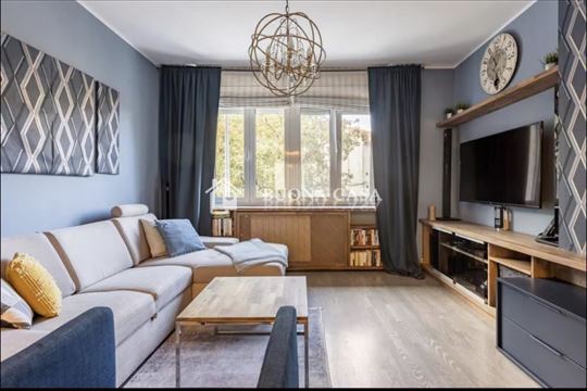 Trosoban stan na sjajnoj lokaciji