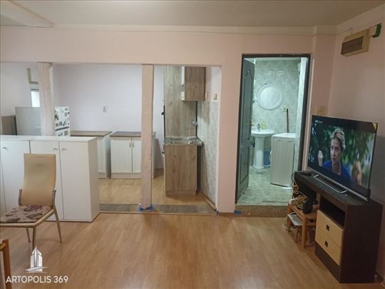 Uknjižen, prvi sprat, odličan za rentiranje ID#104