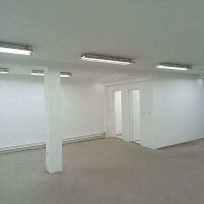 Vardarska, 120m2, otvoren prostor,dvorište,parking