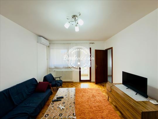 Veliki park Trosoban stan 70m2 