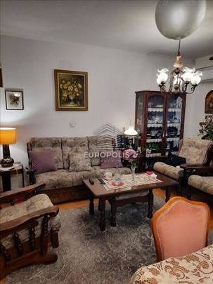 ZELENA AVENIJA Odličan, dvostran, idealna pozicija