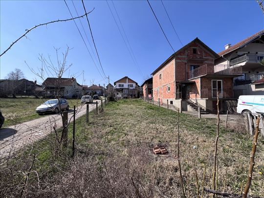 Boleč - kuća za renoviranje sa placom