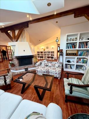 Izdaje se 5.0 stan u Skadarliji