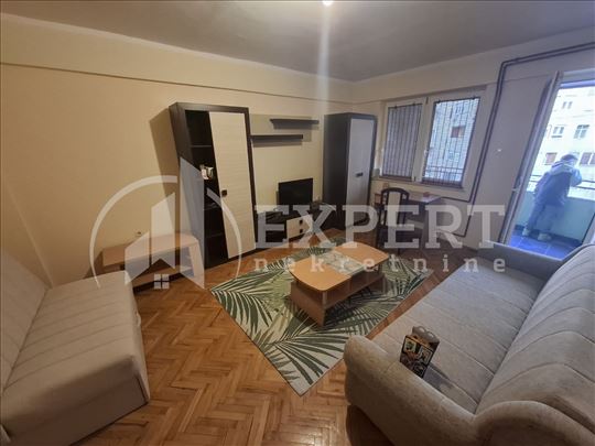 Izdaje se jednoiposoban stan kod Doma zdravlja, 50