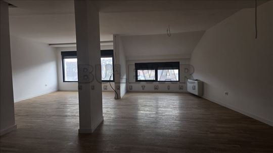 Izdaje se poslovni prostor 140m2 plus terasa 55m2