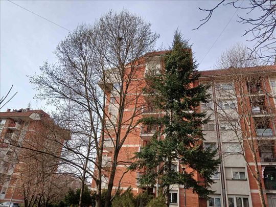 Kompletno namešten odličan odmah useljiv stan