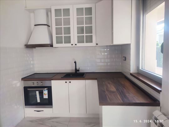 Kosutnjak, luksuzan stan sa dvoristem