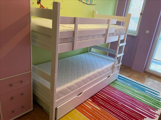 Krevet na sparat beli pomocni lezaj i 3 duseka 