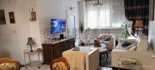 Odličan lokal, sa izdvojenim stambenim delom kod D