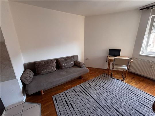 Odlična garsonjera na Grbavici ! Sa parking mestom