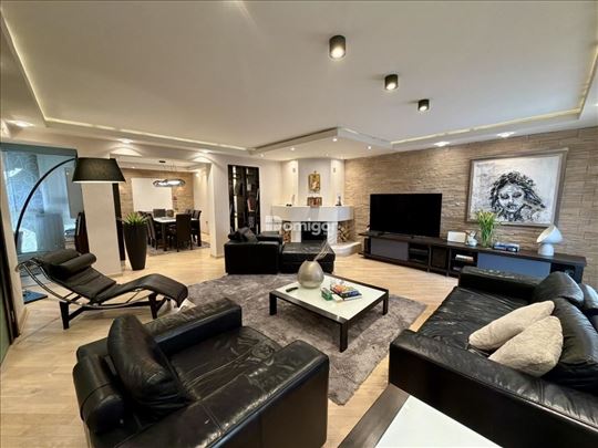 Senjak | Duplex 218m² | Dvorište | 2+ parking mest