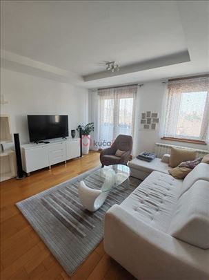 A blok – Prelep stan sa garažnim mestom!