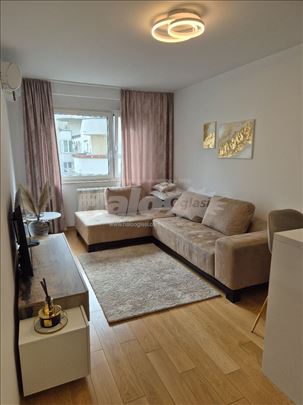 1.5 stan i garažno mesto kod TC Ada mall